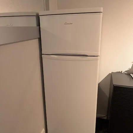 Koselig Kjellerleilighet, Gratis Parkering! *